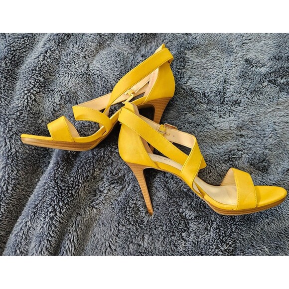 Tahari Desiray Strappy Sandals Slim Heels Buckle yellow Pump Women’s Size 8 - Picture 4 of 8